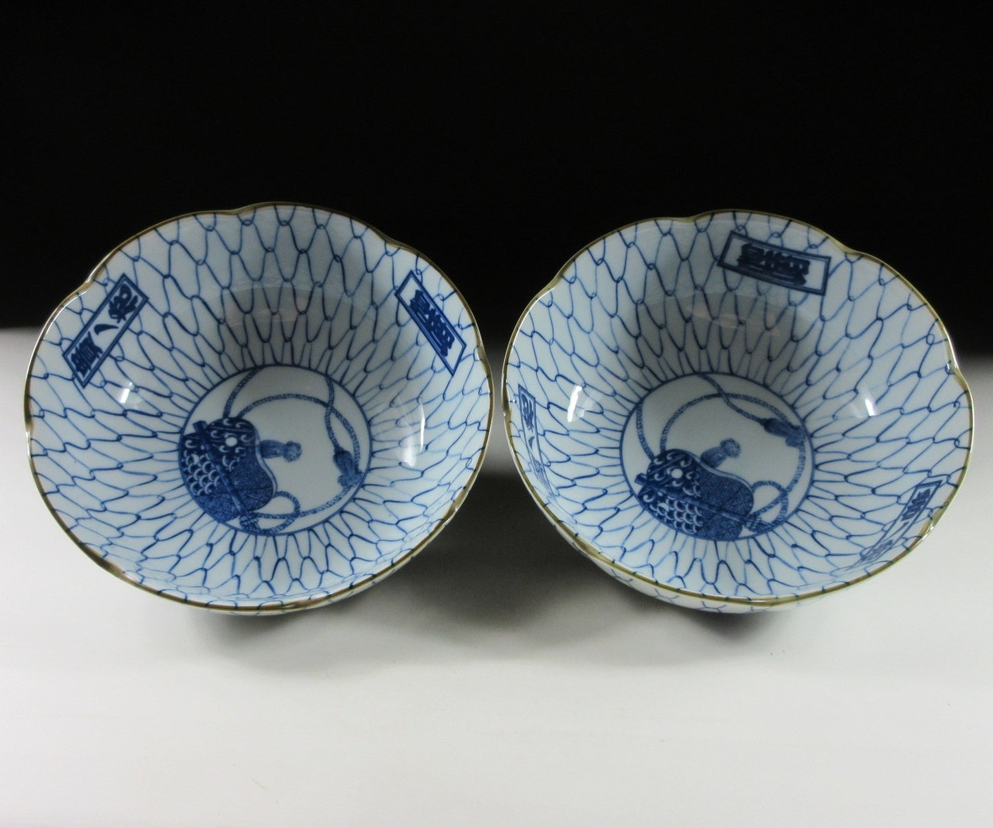 Pair of Sumo-Themed Bowls with Ami Pattern #1