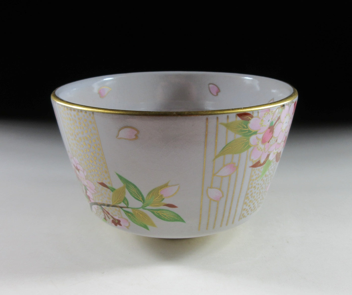 Kuwano Mutsuko 'Gosho no Hana' April Chawan