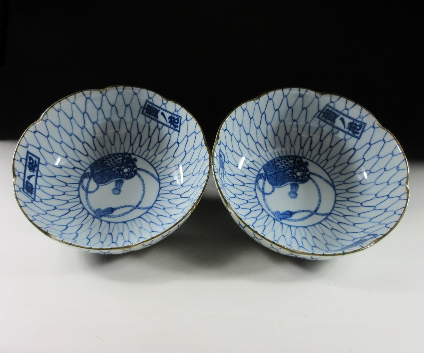 Pair of Sumo-Themed Bowls with Ami Pattern #2