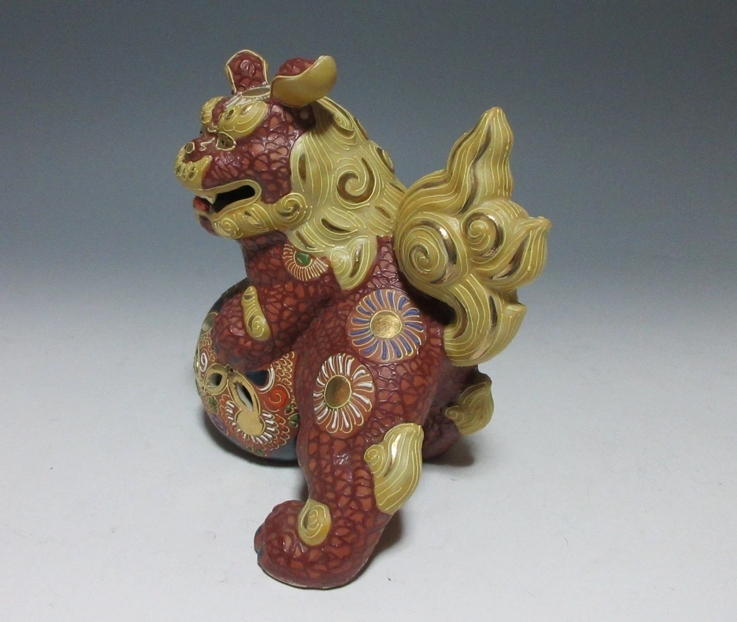 Small Kutani-ware Foo Lion Dog