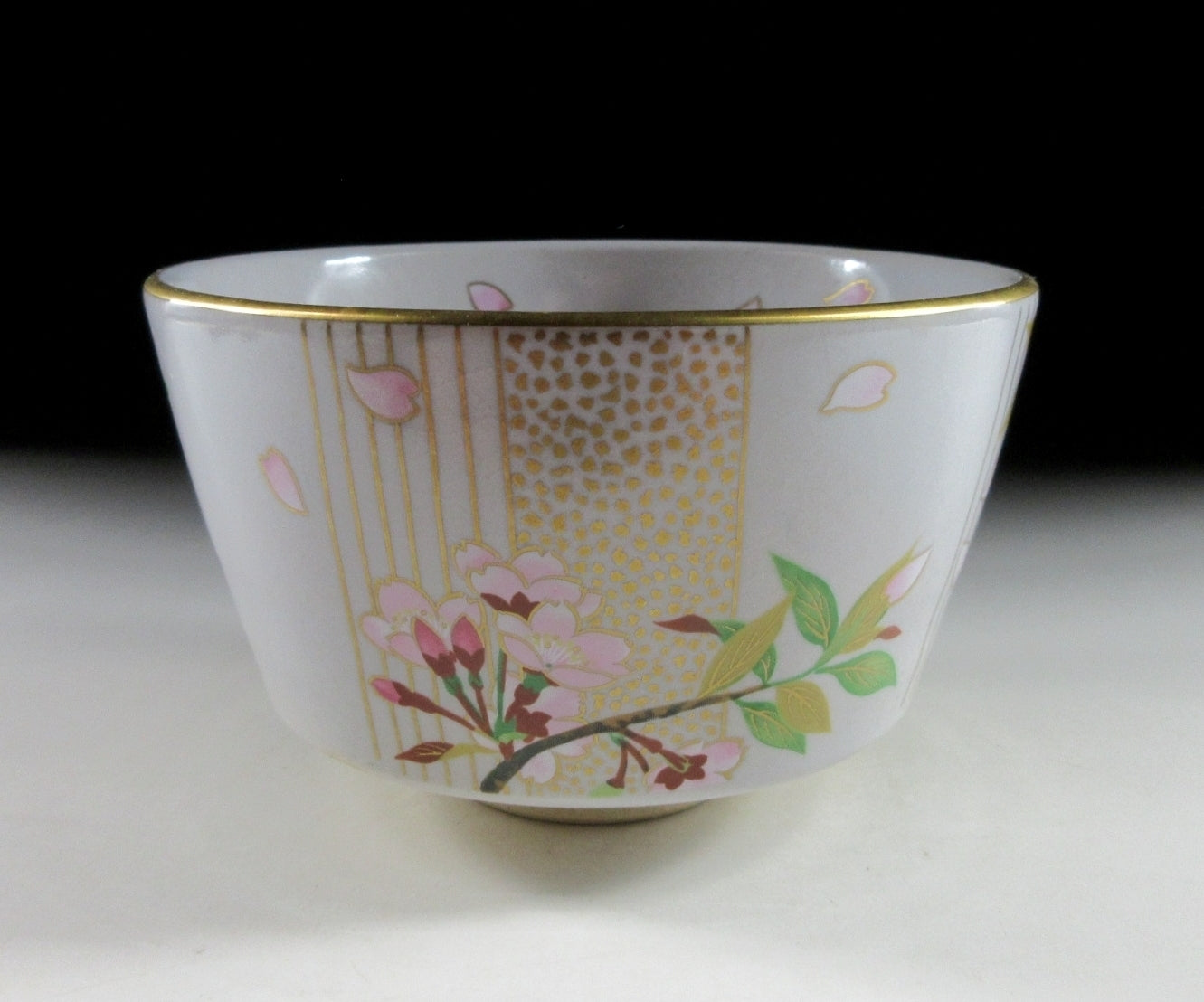 Kuwano Mutsuko 'Gosho no Hana' April Chawan