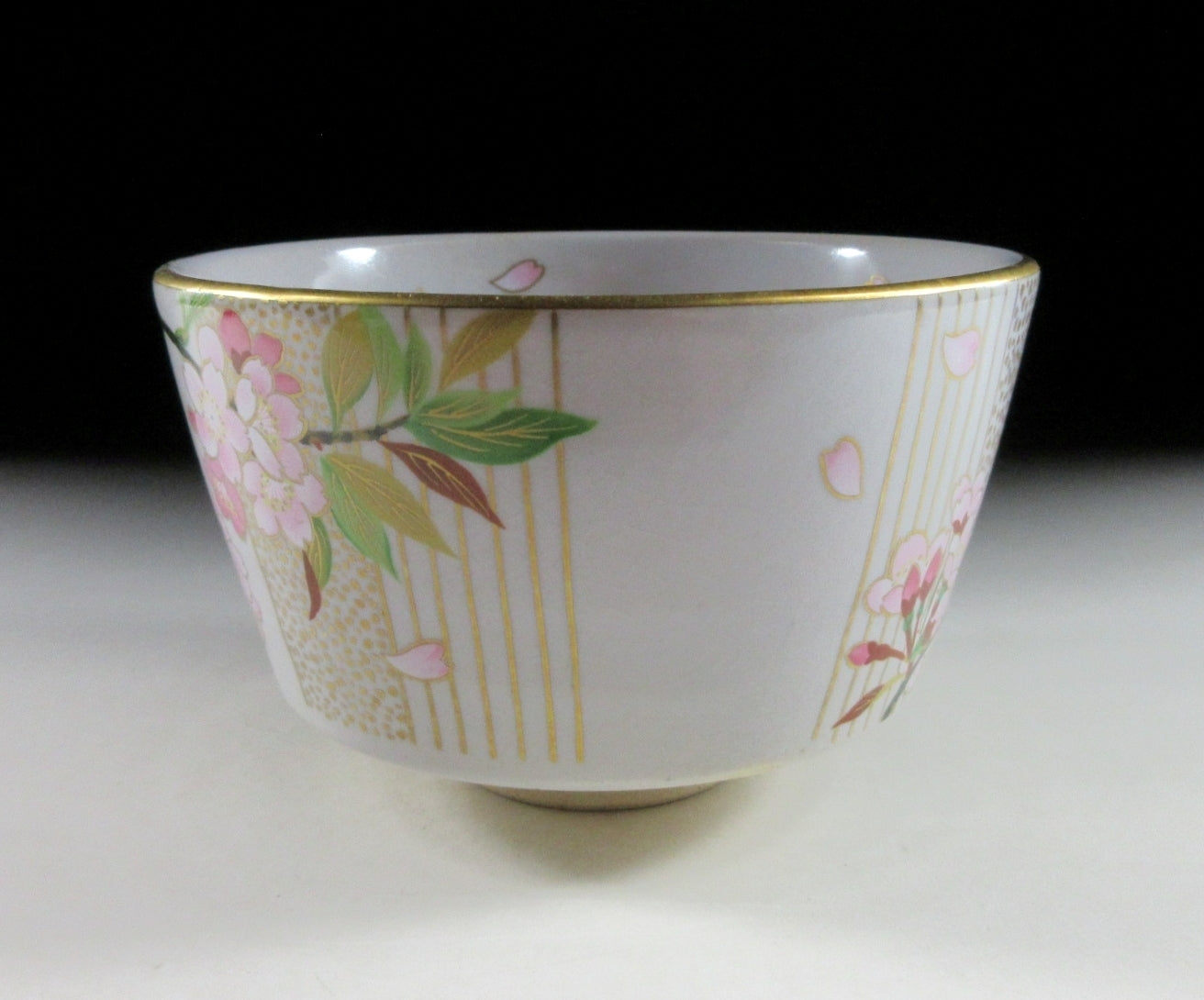 Kuwano Mutsuko 'Gosho no Hana' April Chawan